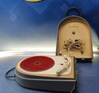Giradischi portatile, Electrophone Philips AG-2141. Anni '50.