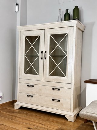 Vitrina de madera y cristal