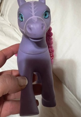 Juguete Little Pony Morado con Trenza Rosa