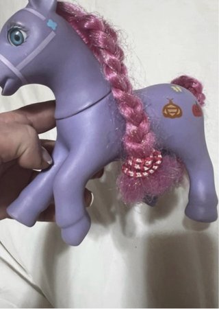 Juguete Little Pony Morado con Trenza Rosa
