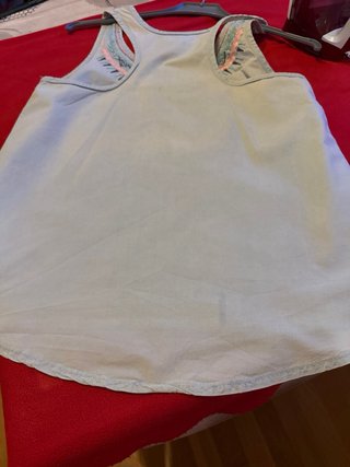 Camiseta tirantes bordada