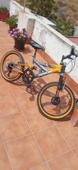 Bicicleta de montaña Demon Dual Suspension