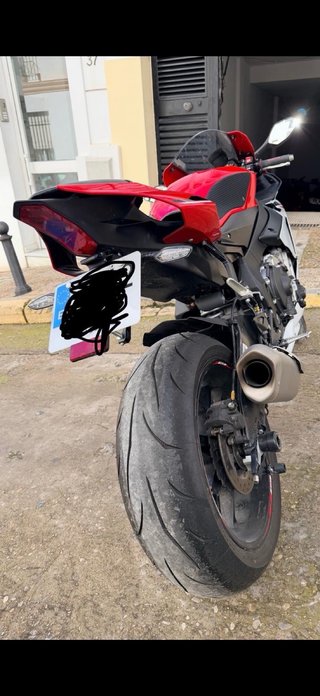 Yamaha R1 Roja y Blanca