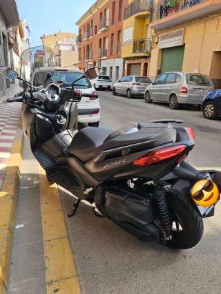 Yamaha XMAX 400 ABS Maxi Scooter
