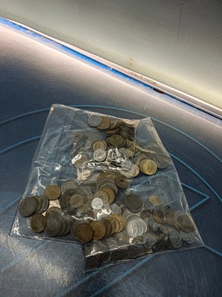 Dos bolsas de monedas variadas, pesetas
