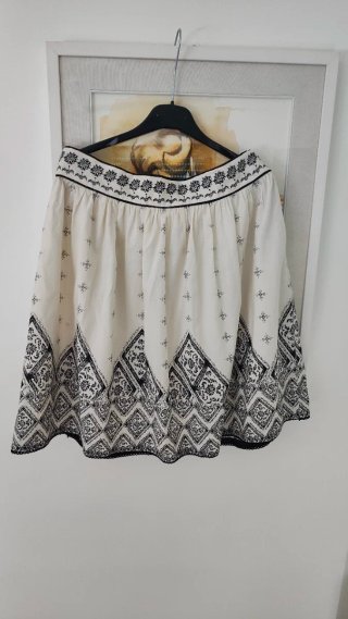 Gonna corta Boho-chic crema e nera