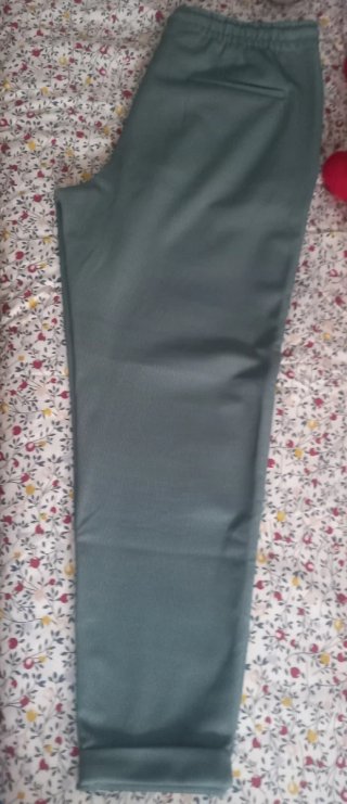 Pantalón ancho verde con bolsillos