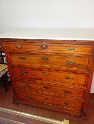 Cómoda antigua madera