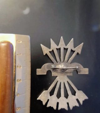 Insignia metálica pecho 1941
