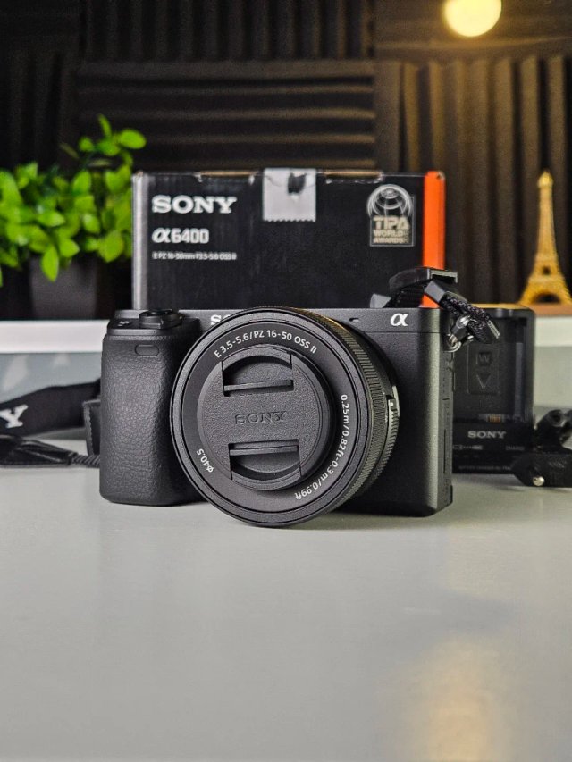 Sony Alpha a6400 + Sony 16 50 II