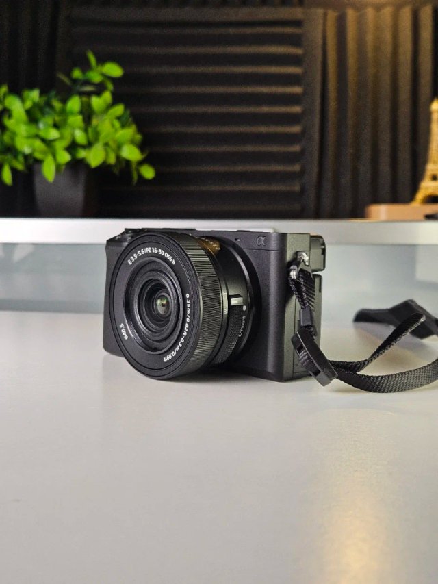 Sony Alpha a6400 + Sony 16 50 II