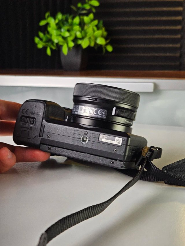 Sony Alpha a6400 + Sony 16 50 II