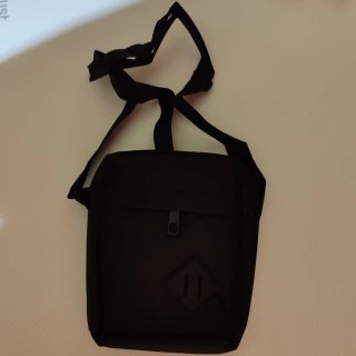 Borsello a tracolla uomo nero in nylon