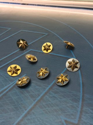 9 INSIGNIAS MILITARES EJÉRCITO ESPAÑOL. ESTRELLAS 6 PUNTAS doradas, plateadas, ALFÉREZ TENIENTE CAPITÁN