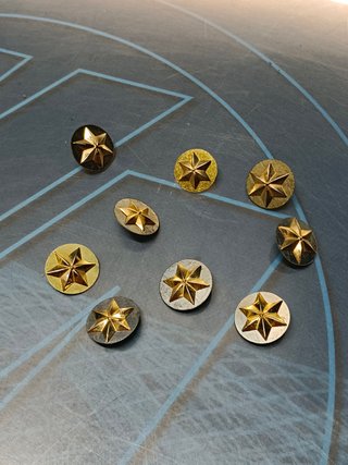 9 INSIGNIAS MILITARES EJÉRCITO ESPAÑOL. ESTRELLAS 6 PUNTAS doradas, plateadas, ALFÉREZ TENIENTE CAPITÁN