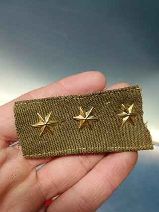 9 insignias militares de rango oficial o superior, estrellas metalicas