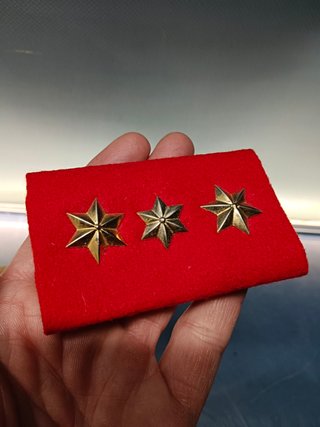 9 insignias militares de rango oficial o superior, estrellas metalicas