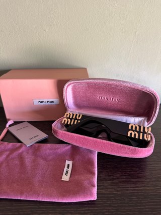 Gafas Miu Miu Cat Eye Negras y Doradas