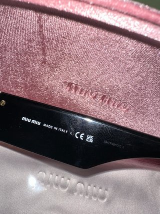 Gafas Miu Miu Cat Eye Negras y Doradas