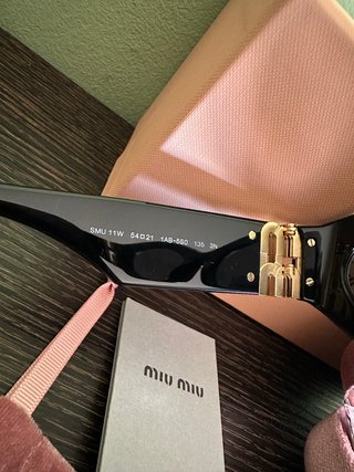 Gafas Miu Miu Cat Eye Negras y Doradas