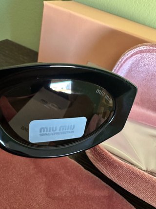 Gafas Miu Miu Cat Eye Negras y Doradas