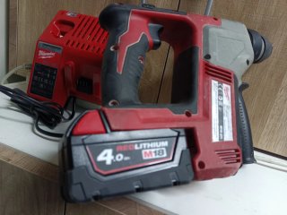 Taladro percutor Milwaukee M18