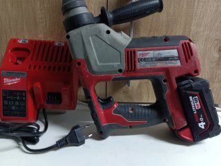 Taladro percutor Milwaukee M18