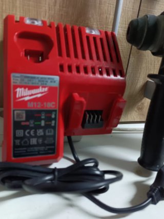Taladro percutor Milwaukee M18