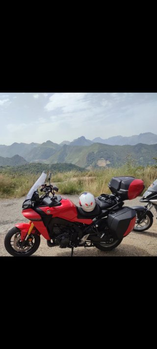 Yamaha Tracer 9GT Negra y Roja