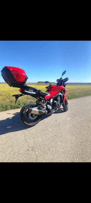 Yamaha Tracer 9GT Negra y Roja