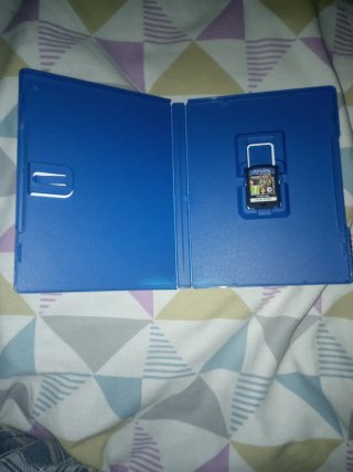 PS Vita Slim Negra + Juegos + Cargador