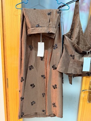 Conjunto pantalón y blusa marrón en M talla,
