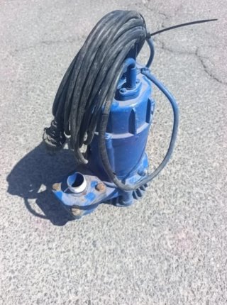 Bomba de agua sumergible azul