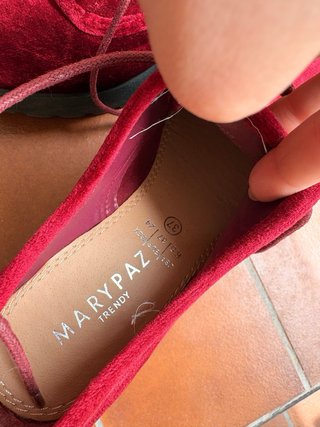 Zapatos de vestir rojos de terciopelo