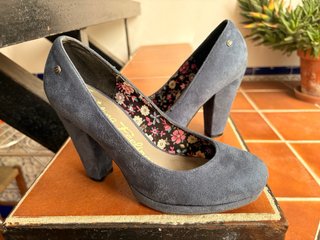 Tacones azules de salón