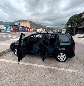 Volkswagen Touran Negro