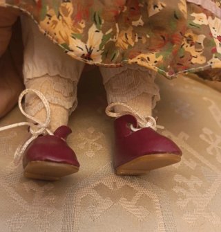 Muñeca de porcelana antigua