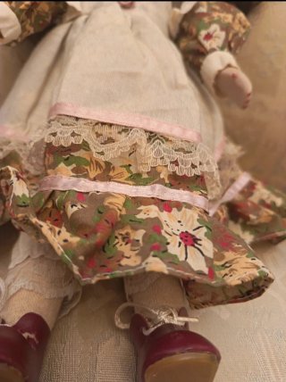 Muñeca de porcelana antigua