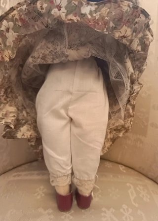 Muñeca de porcelana antigua