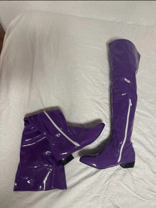 Botas altas moradas nuevas , talla 38 color morado