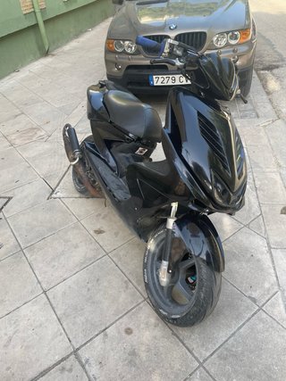 Yamaha Aerox Negra