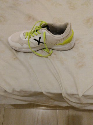 Deportivas blancas con cordones