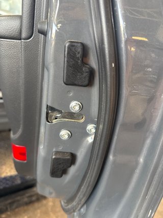 CERRADURA PUERTA DELANTERA DERECHA Chevrolet Epica (2006->)