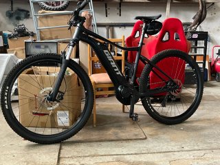 Bicicleta Eléctrica Giant Negra