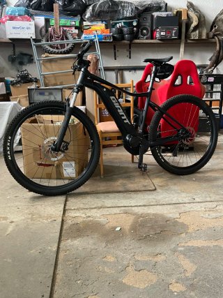 Bicicleta Eléctrica Giant Negra