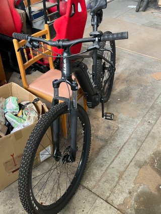 Bicicleta Eléctrica Giant Negra
