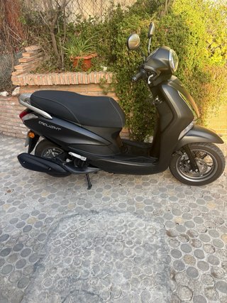 Yamaha 125 Scooter Negra