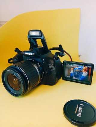 Excelentísima canon 600D foto video selfie