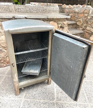 Nevera antigua de hielo para restaurar