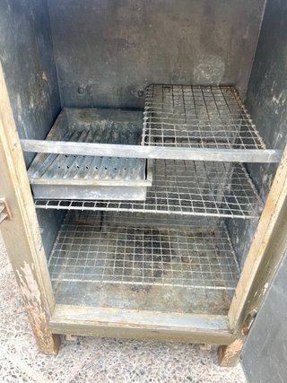 Nevera antigua de hielo para restaurar